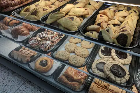 Greggs Outlet photo 2